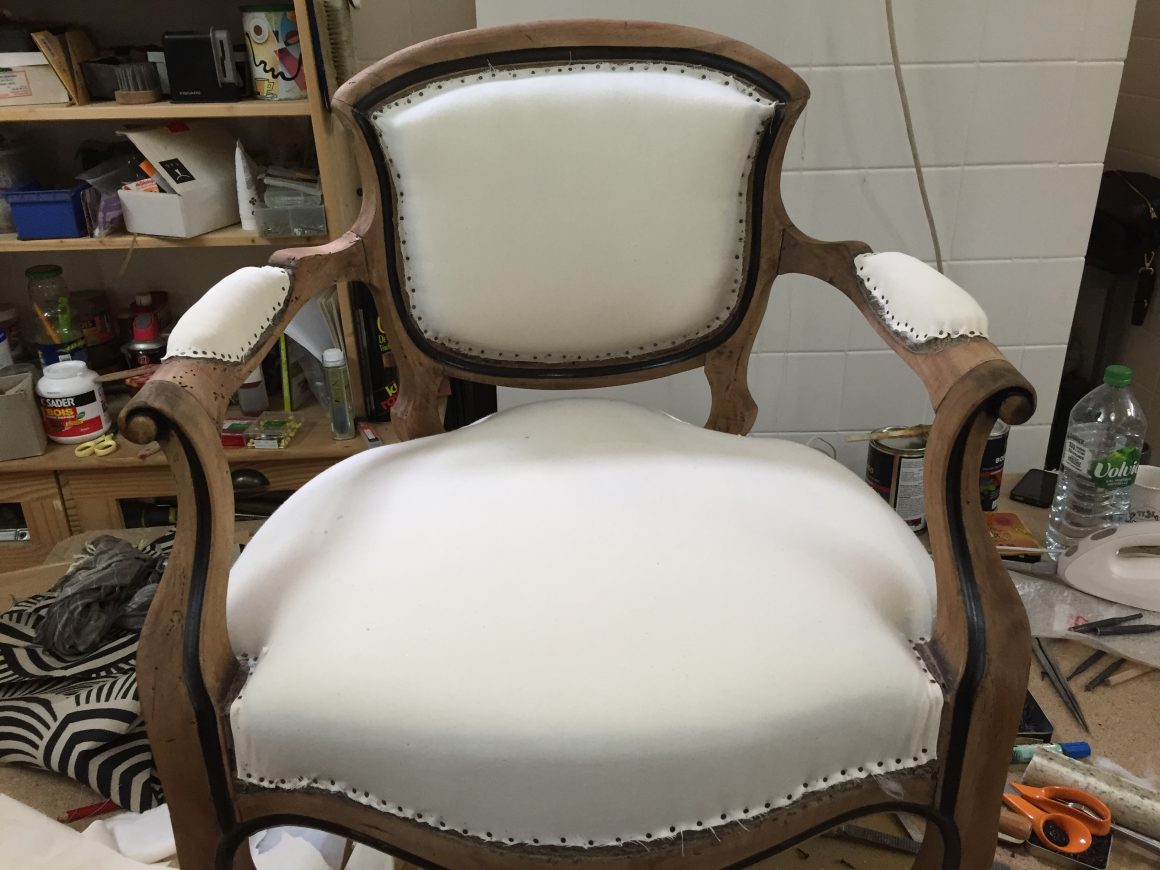 Fauteuil type Louis XV relooké | CoeurDeBois