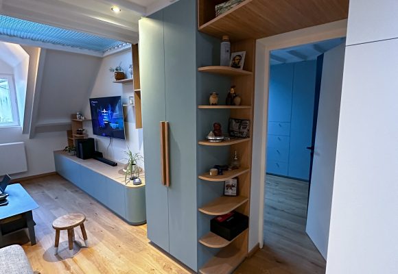 Meuble TV escalier