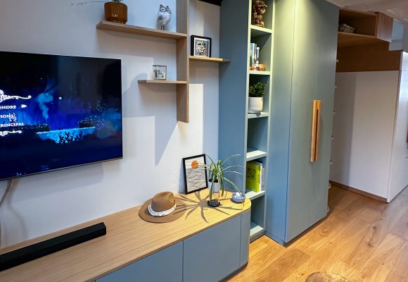 Meuble TV escalier