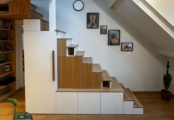 Meuble TV escalier