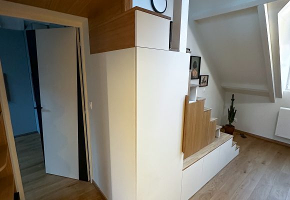 Meuble TV escalier
