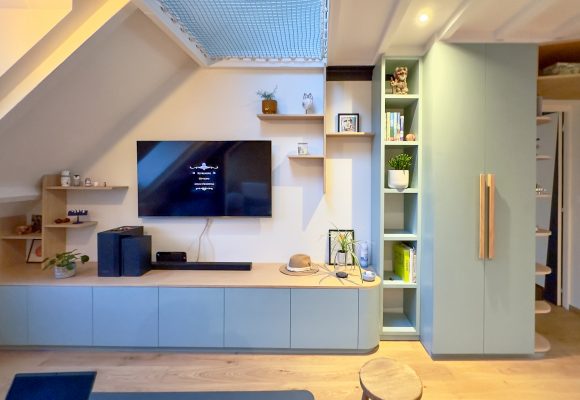 Meuble TV escalier