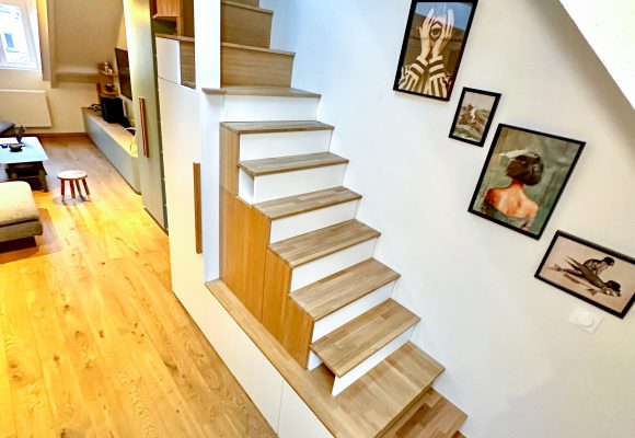 Meuble TV escalier