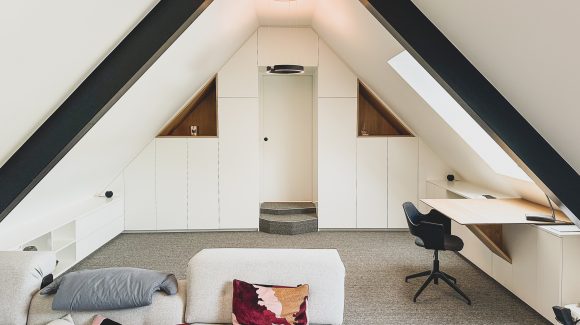 Agencement complet d&rsquo;une pièce sous comble