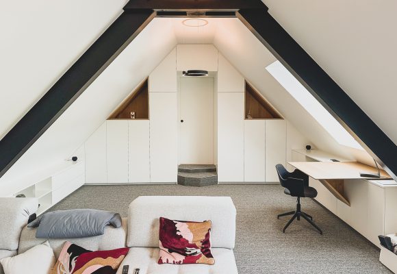 Agencement complet d&rsquo;une pièce sous comble